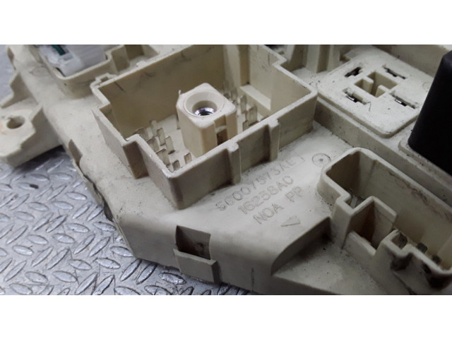 Блок предохранителей 56007573AE   Jeep Cherokee    