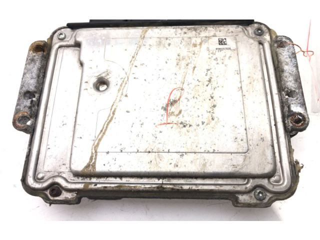 Блок управления двигателем Блок управления 6M61-12A650-BB Mazda 3 I