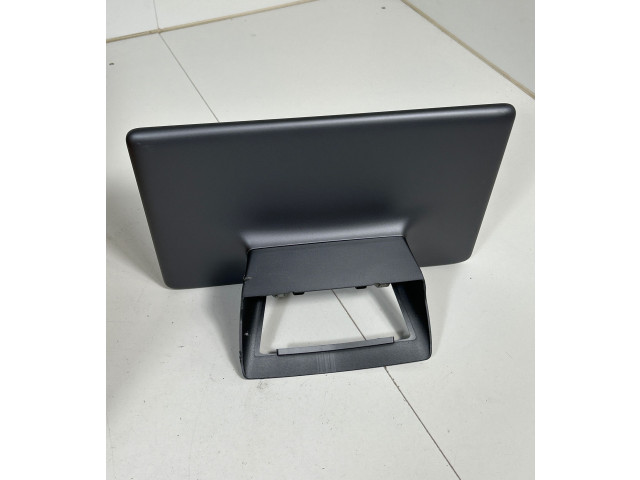 Дисплей Tesla Model Y