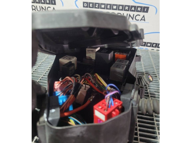 Pojistková skříňka Audi Q7 4L 2007