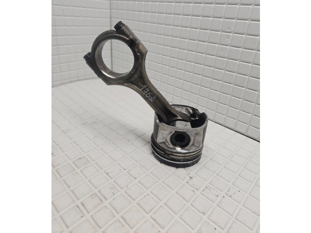 Píst R4US4   Toyota Avensis T250     