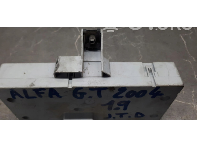 Блок предохранителей 501862310013   Alfa Romeo GT    