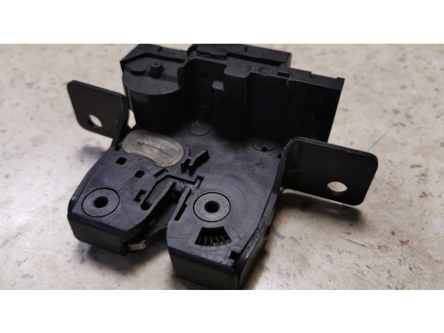 Замок задней крышки