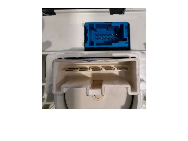 Блок управления климат-контролем 735498657 Opel Combo D