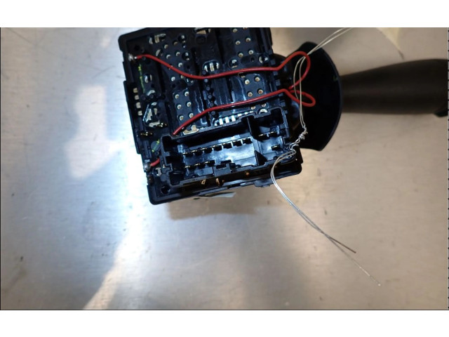 Ручка стеклоочистителей 8201168008   Dacia Duster