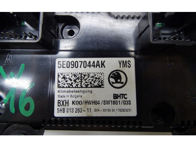 Панель приборов 5E0907044AK Skoda Octavia Mk3 (5E)