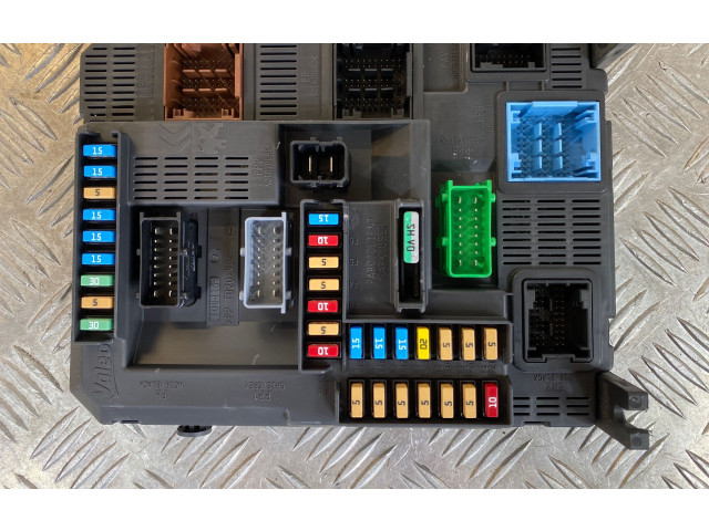 Блок предохранителей 9819850080, E1172508 Peugeot 2008 I