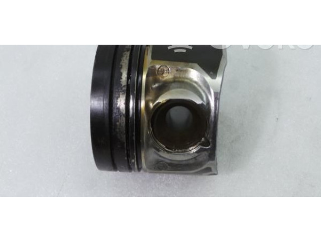 Píst 83L57   Audi Q7 4L     