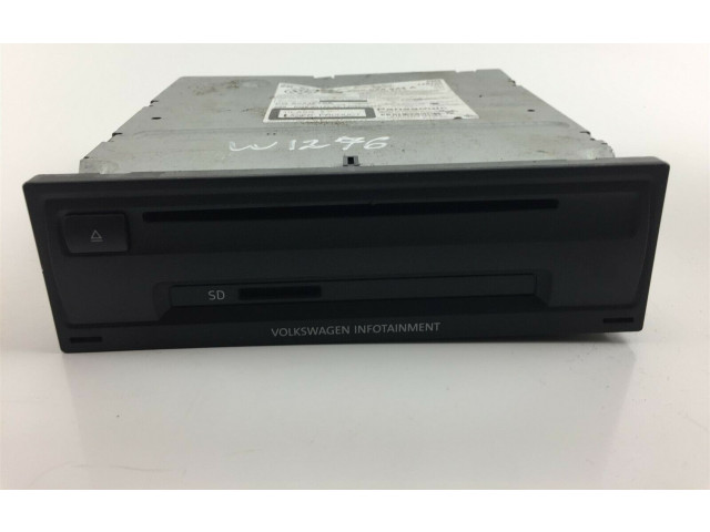 Радио/ проигрыватель CD/DVD / навигация