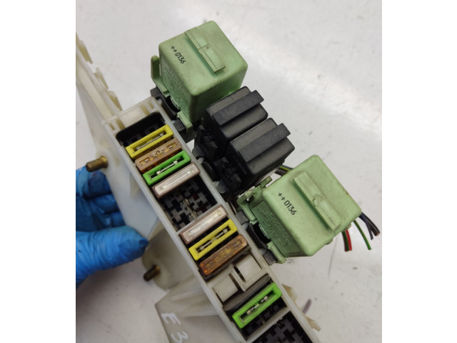 Pojistková skříňka 8371884 BMW 5 E39 2001