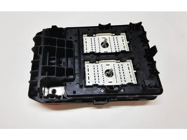 Блок предохранителей  68347002AE   Jeep Grand Cherokee WL    