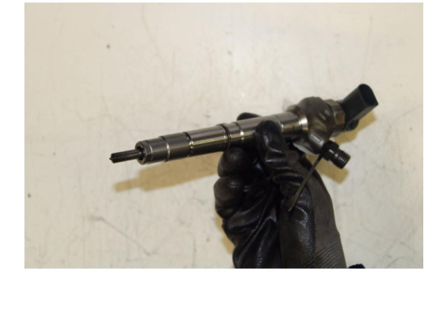 Форсунка 0445110471, 04L130277AE    Audi A5 8T 8F  CNH 