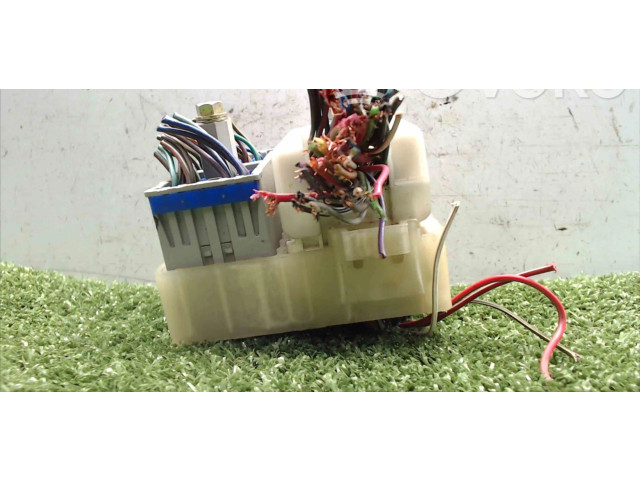 Блок предохранителей 71341560   Jeep Cherokee XJ    