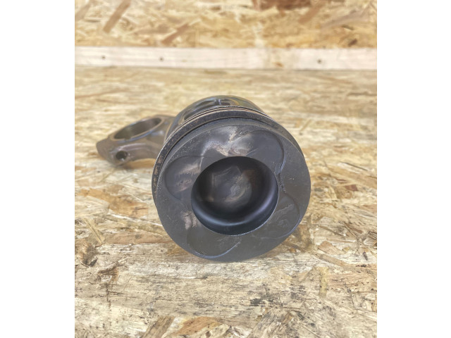 Píst M57TUE2 BMW 5 E60 E61 M57