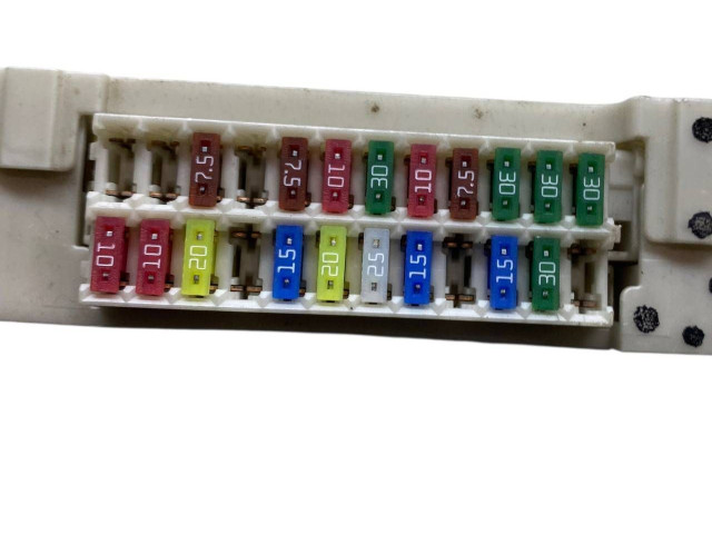 Pojistková skříňka 8273030L30 Lexus GS 250 350 300H 450H 2014