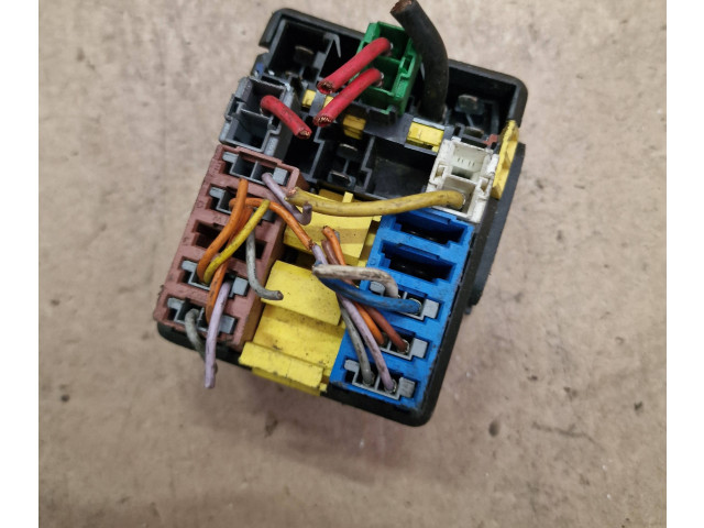 Блок предохранителей  9608173180   Peugeot 406    