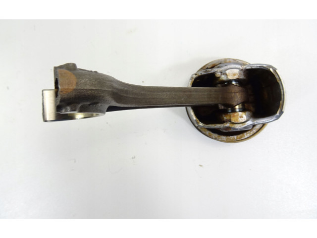  Поршень с шатуном    Volkswagen Golf VIII  