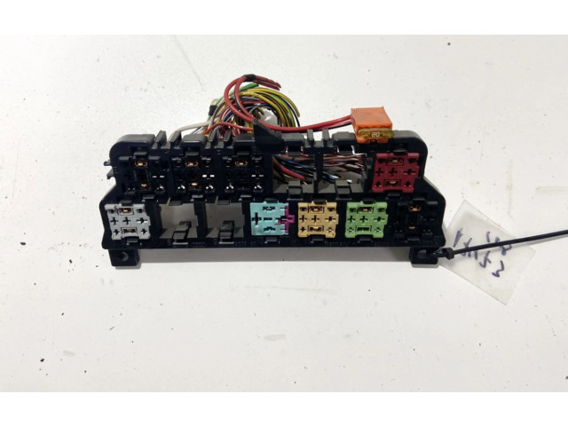 Блок предохранителей  8d0937503e   Skoda Superb B5 (3U)    