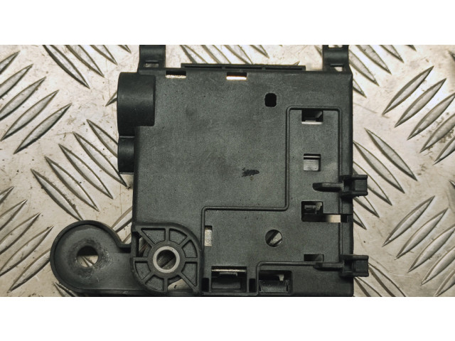 Другая деталь отсека двигателя