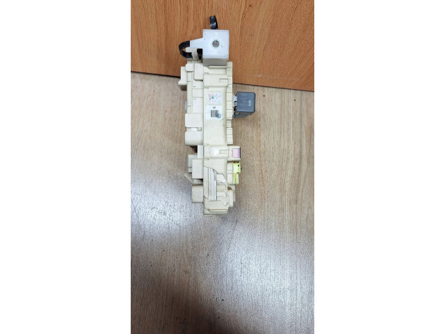 Блок предохранителей  892210F010, 2191822183   Toyota Corolla Verso E121    