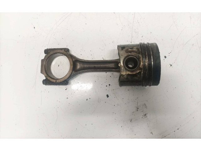 Píst Volkswagen PASSAT B5.5