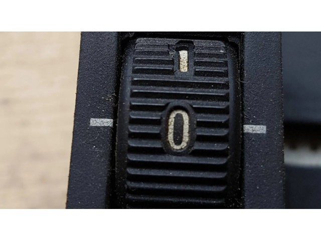 Включатель регулировки высоты фонарей