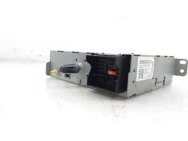 Радио/ проигрыватель CD/DVD / навигация