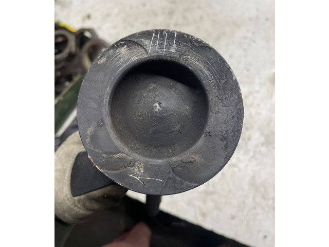 Поршень с шатуном V9X 912389, 120060082 Nissan Navara D40