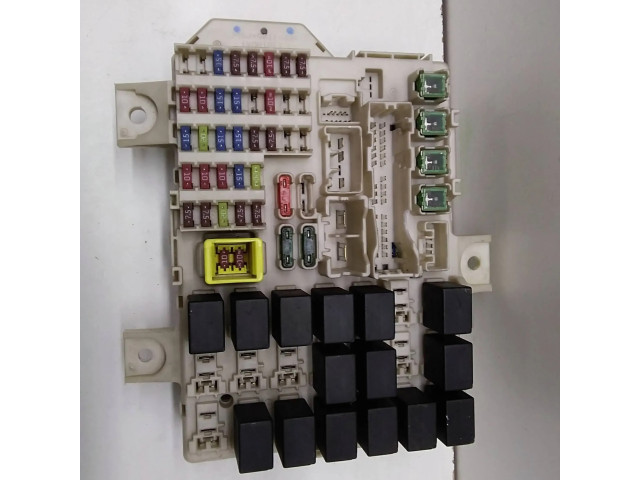 Блок предохранителей MN108319, 04176E31 Mitsubishi Colt