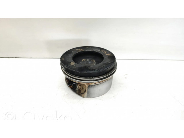 Píst BMW 5 F10 F11 pro naftový motor 2.0 N47D20C