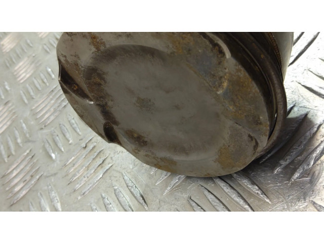 Píst 7843237 BMW 7 F01 F02 F03 F04 pro benzínový motor 4.4 N63B44 V8