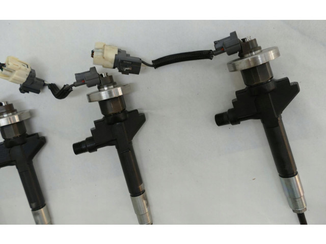 Vstřikovač 13H50 Mazda MPV II LW