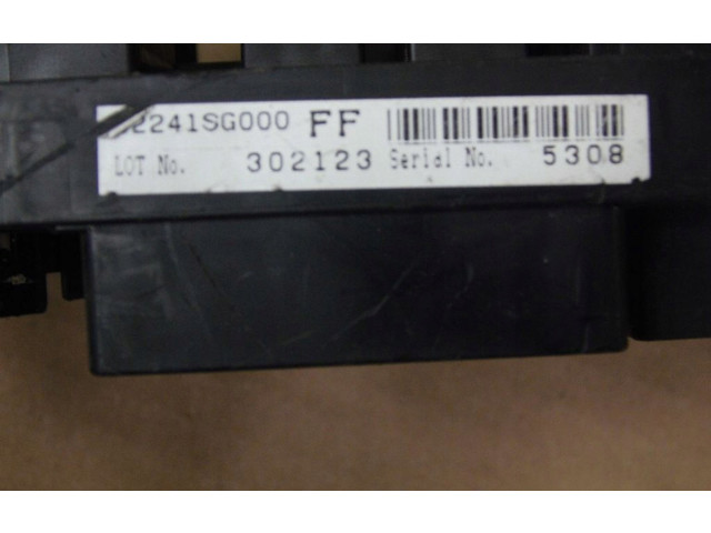 Блок предохранителей 82241SG000   Subaru Forester SJ    