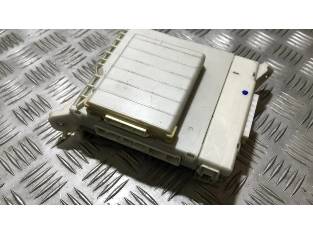 Блок предохранителей 8273053020 Lexus IS 220D-250-350