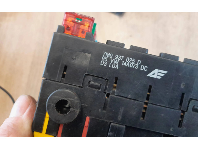 Pojistková skříňka 7M0937025D Seat Alhambra (Mk1) 1998