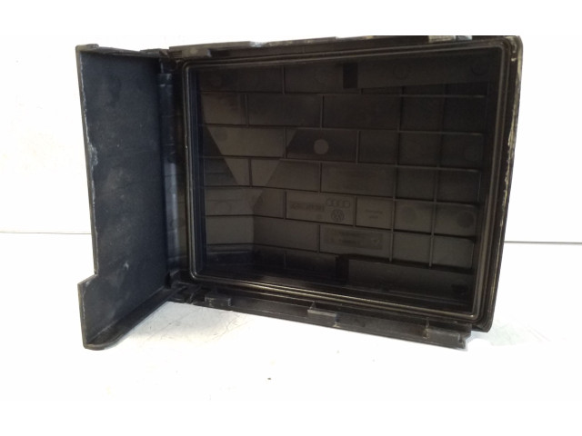 Блок предохранителей 1K0937125D, 1K0937132F Skoda Superb B6 (3T)