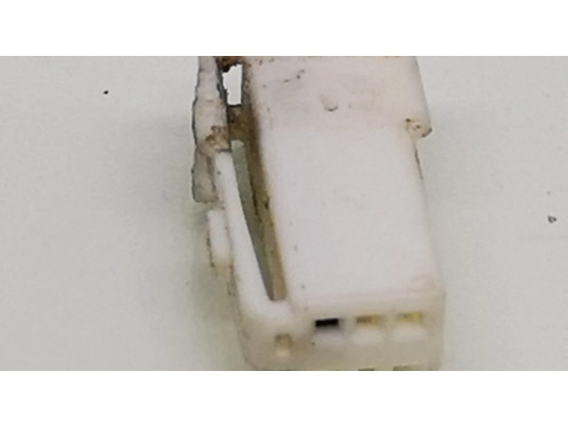 Передний датчик открытия / закрытия двери (крыло)