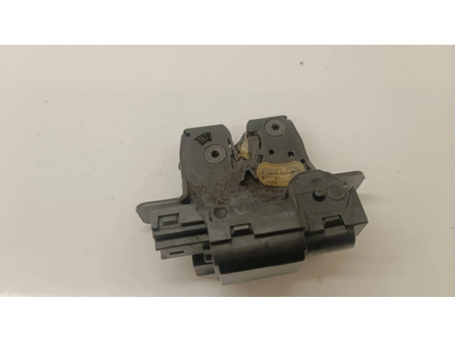 Замок задней крышки