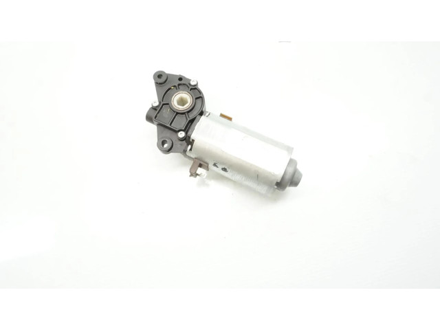 Электрический двигатель для регулировки положения руля