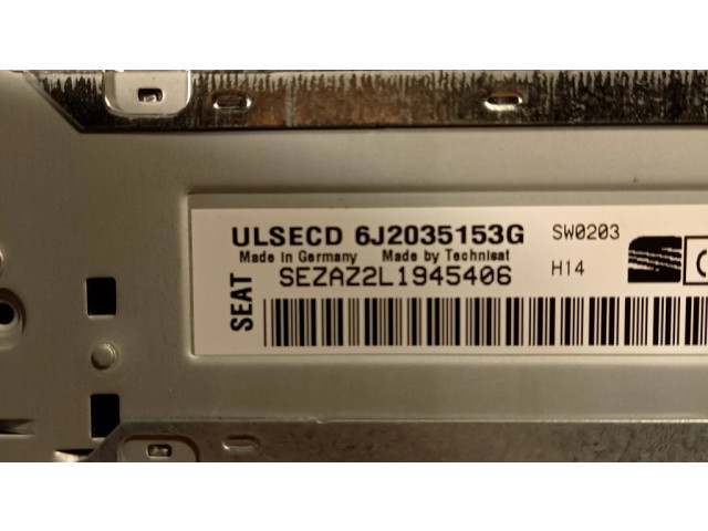 Радио/ проигрыватель CD/DVD / навигация