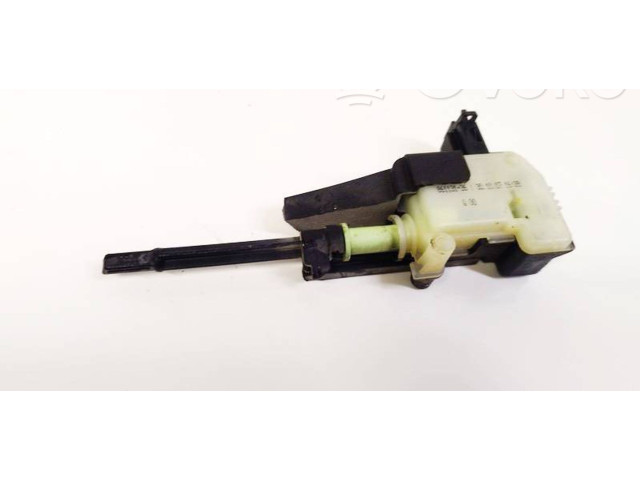 Двигатель центрально замка    Volvo S80