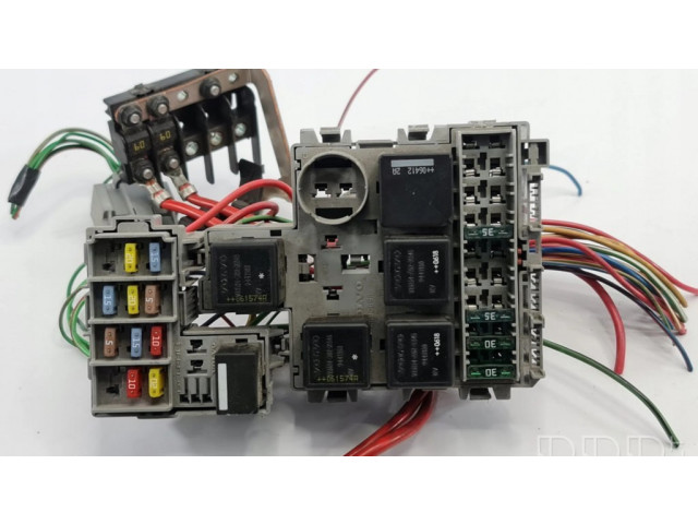 Блок предохранителей 8690698   Volvo XC90    