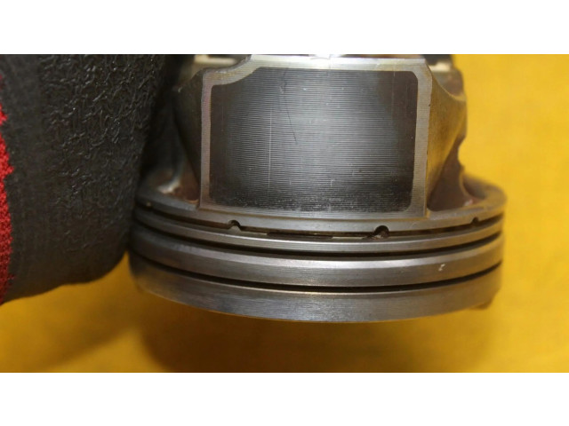 Поршень с шатуном 06H Skoda Octavia Mk2 (1Z)