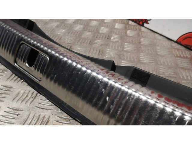 Отделка порога багажника