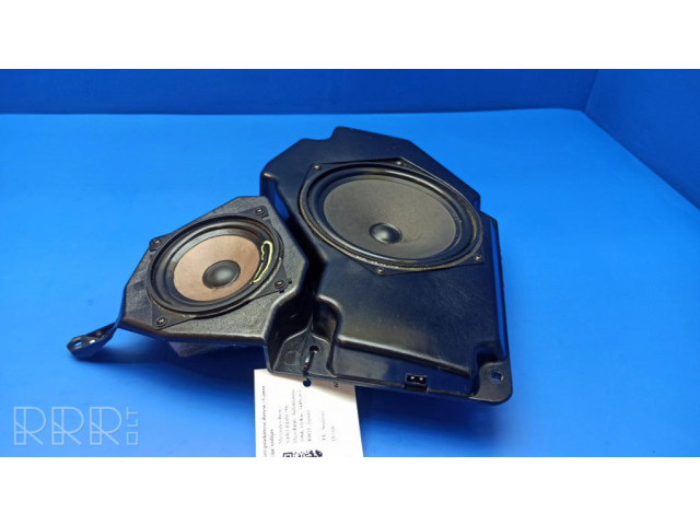 Громкоговоритель (громкоговорители) в передних дверях