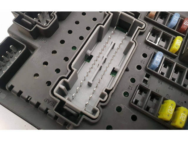 Блок предохранителей 8676391, 12217799   Volvo XC90    