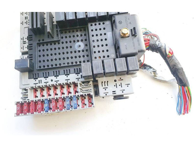 Блок предохранителей  9441582, 9441587   Volvo S80    
