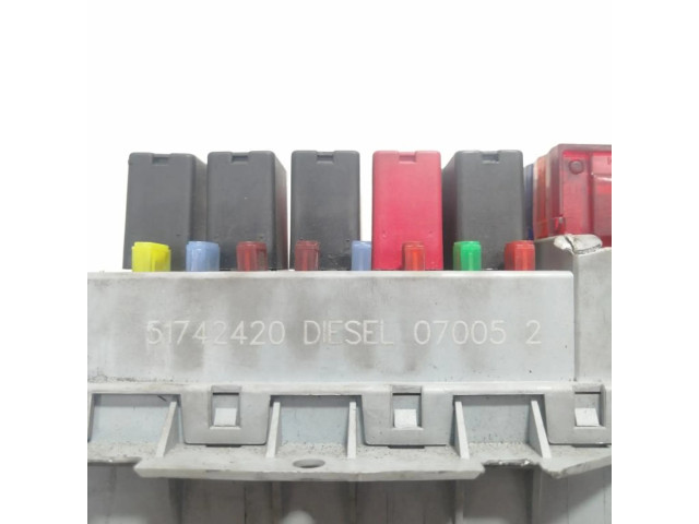 Блок предохранителей 51742420 Alfa Romeo GT