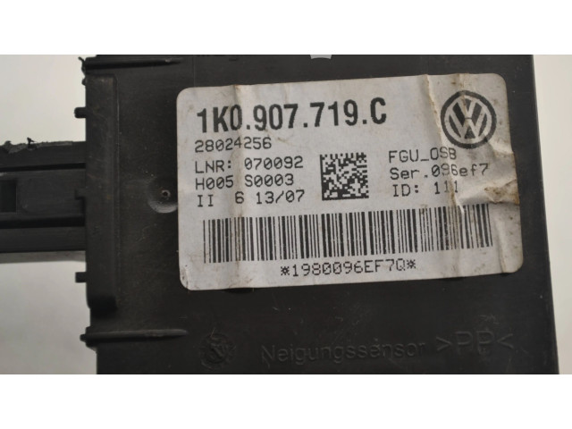 Панель приборов 1K0907719C, 28024256 Volkswagen PASSAT B6