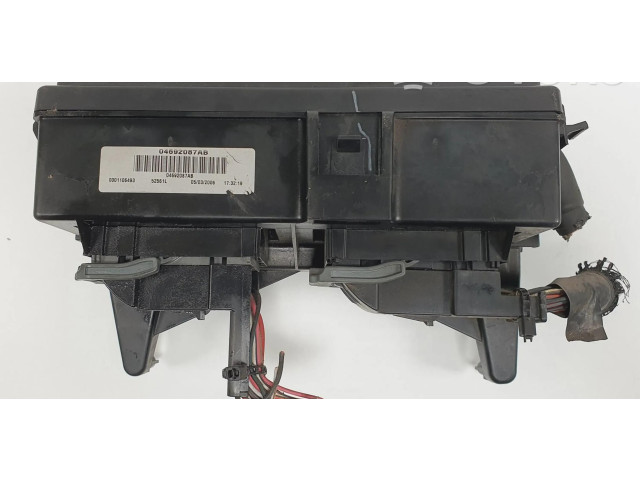 Блок предохранителей 04692087AB Jeep Cherokee